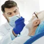 Ein Patient sucht auf dem Doctena-Portal nach einem Arzt
