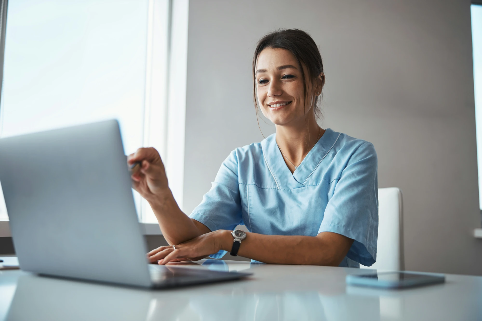 Doctena Pro Online Agenda shown on desktop and mobile