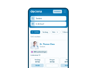 Doctena-patiëntenportaal op een telefoon met een zorgverlenersprofiel en beschikbare tijdsloten